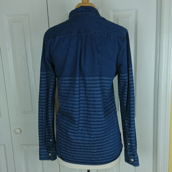 Arizona Jean Co chambray button down top - Picture 4 of 6